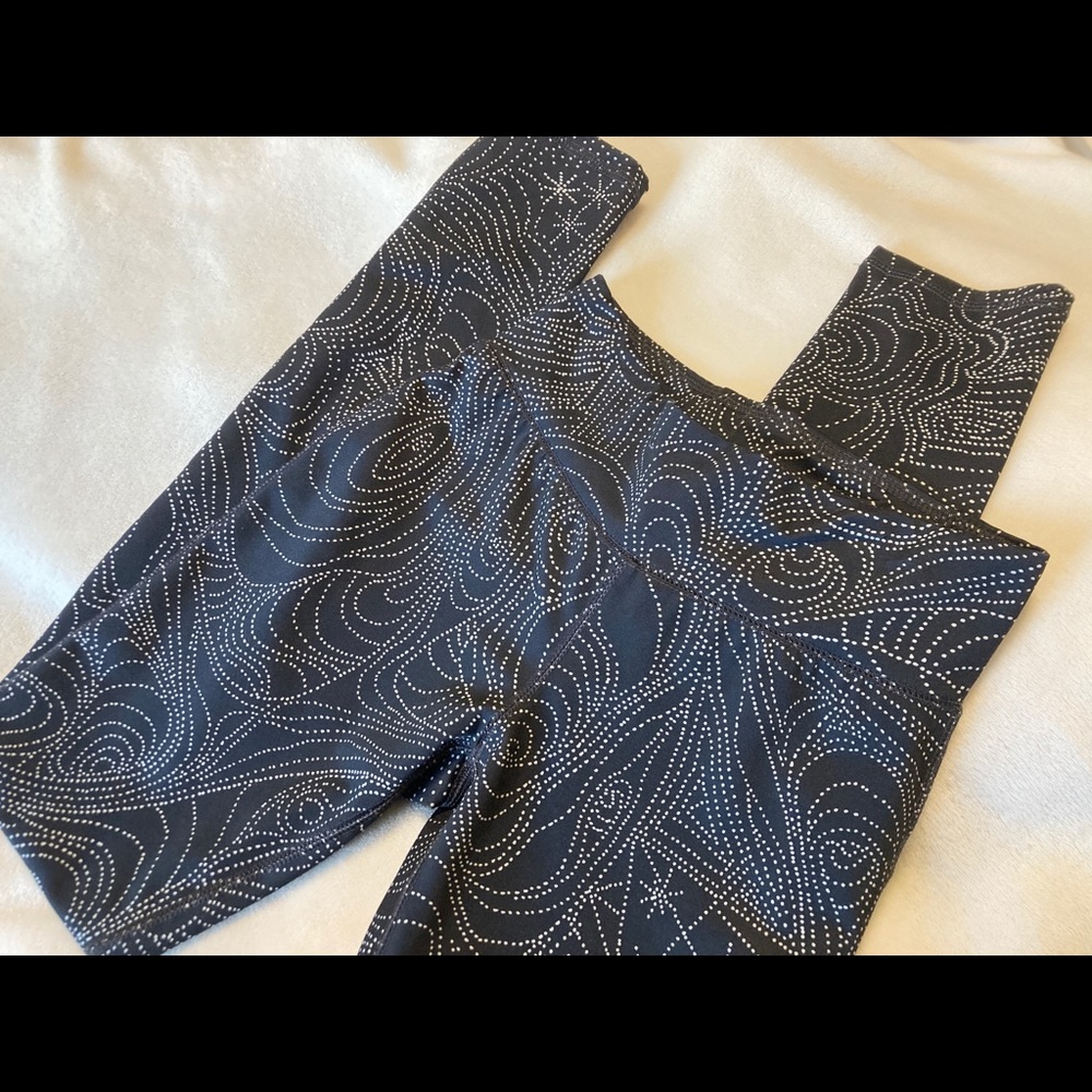 Black patterned leggings